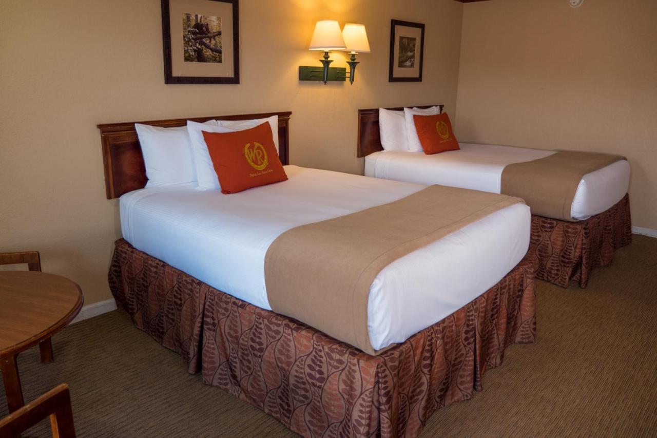 Double Queen Poolside Guestroom,1098123819:JPEG