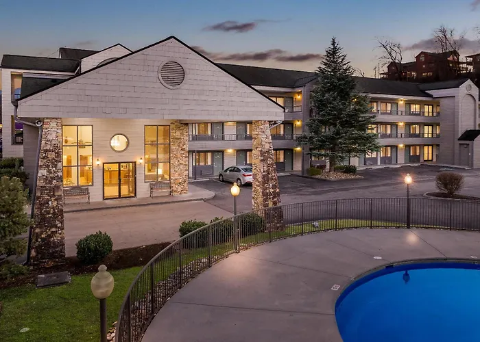 Quality Inn & Suites At Dollywood Lane