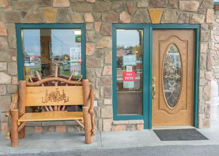 Cheap hotel: Mountain Breeze Motel